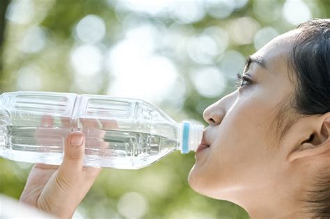 艮水中毒|【水中毒とは】どんな症状？何リットル飲むと危険？。